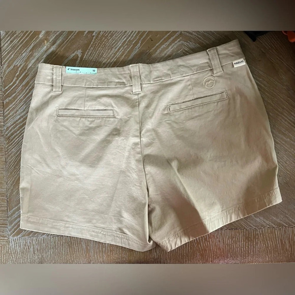 2 For $18 NWT Woman’s Magellan Outdoors Happy Camper 4” Khaki Uniform Shorts - Picture 7 of 9